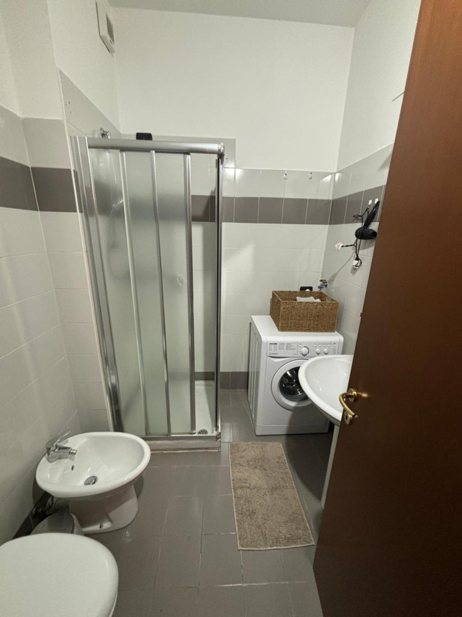 Apartamento La Casa Di Ale Lecco Exterior foto