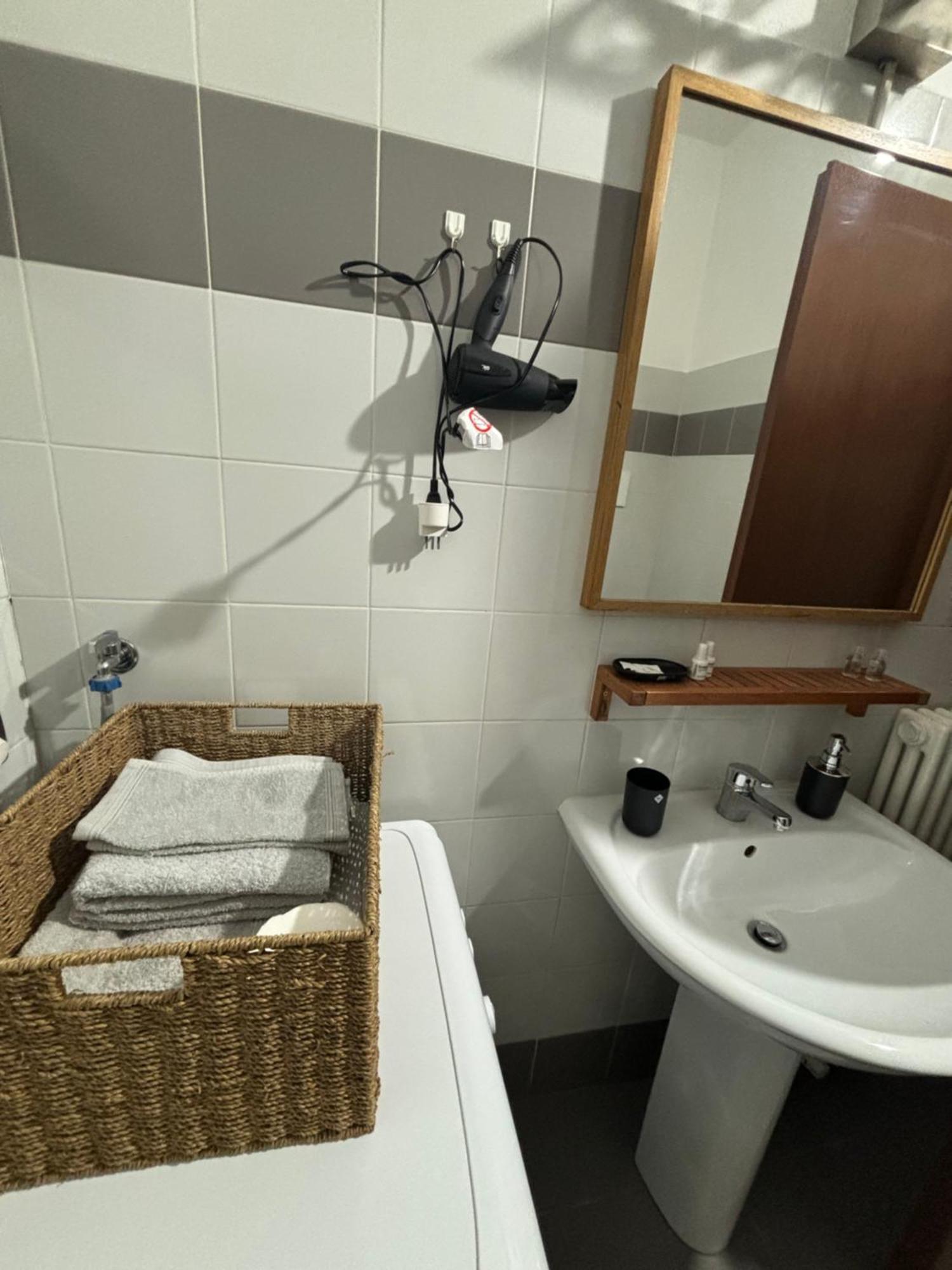 Apartamento La Casa Di Ale Lecco Exterior foto