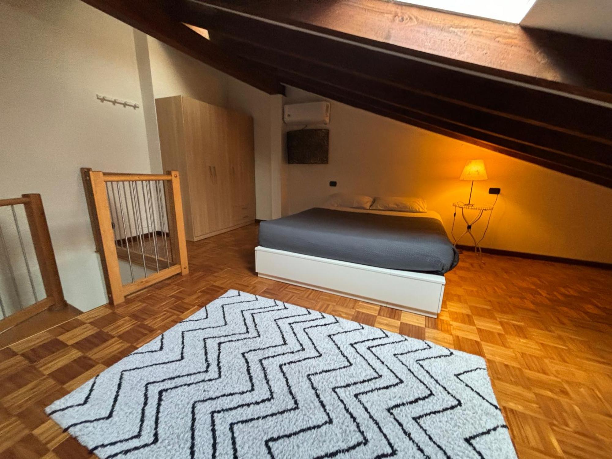 Apartamento La Casa Di Ale Lecco Exterior foto